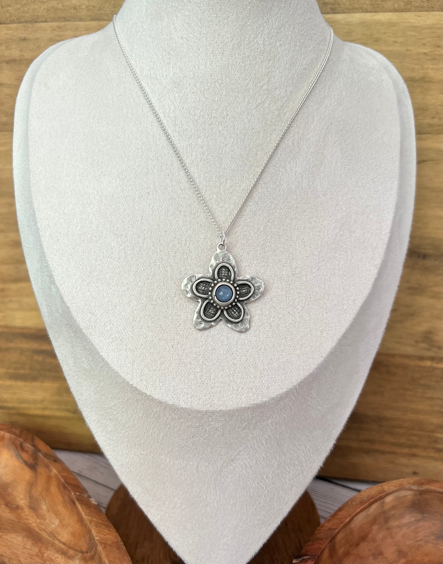 Daisy necklace