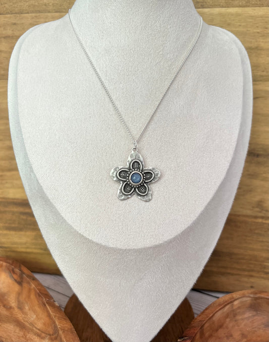 Daisy necklace