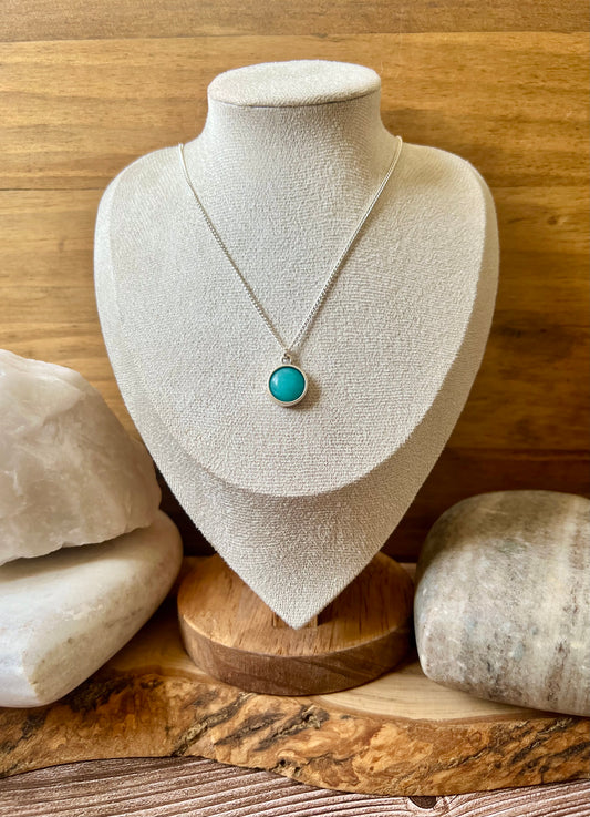 Necklace with blue apatite jade pendant