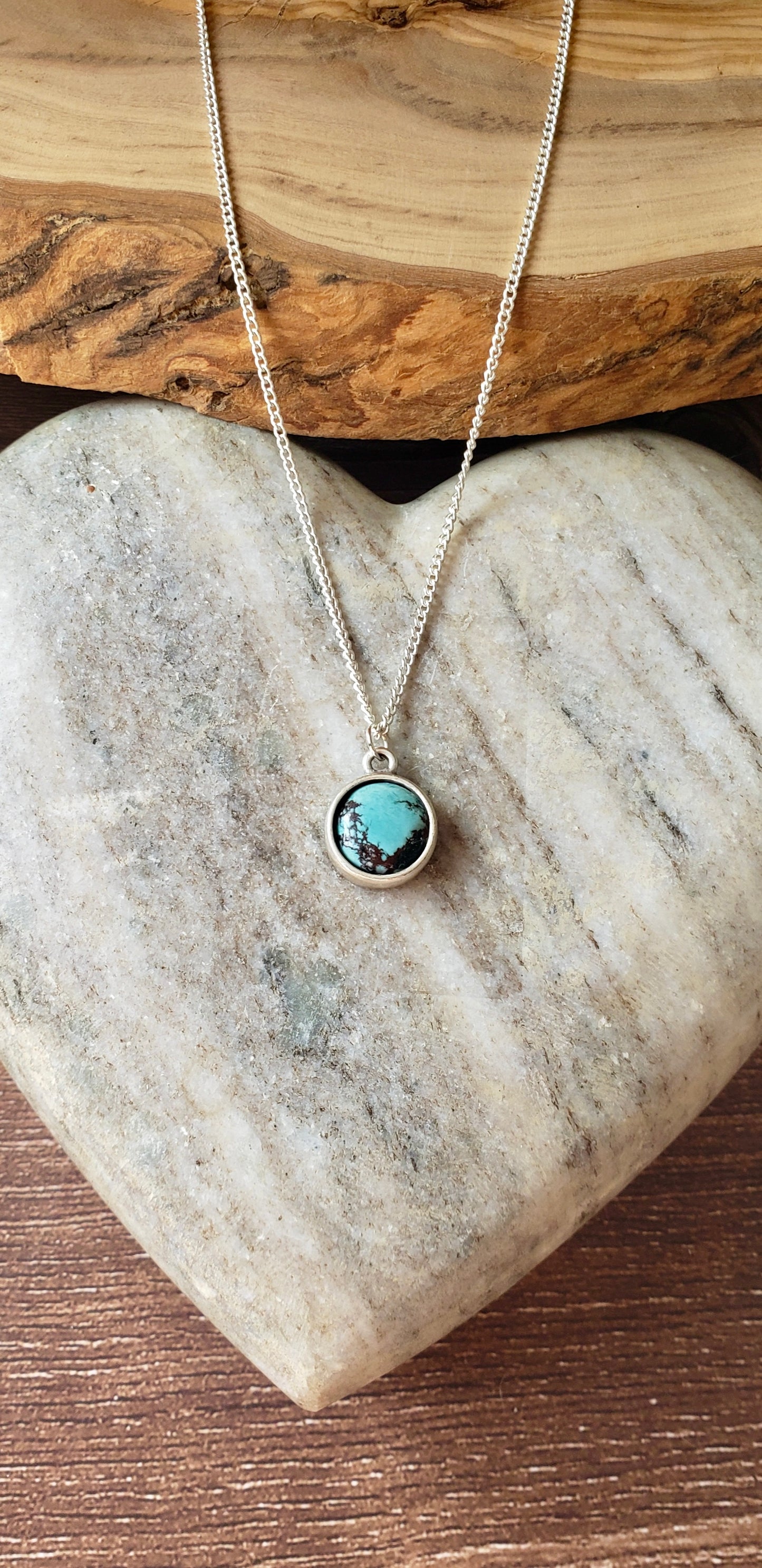 Necklace with Magnesite pendant