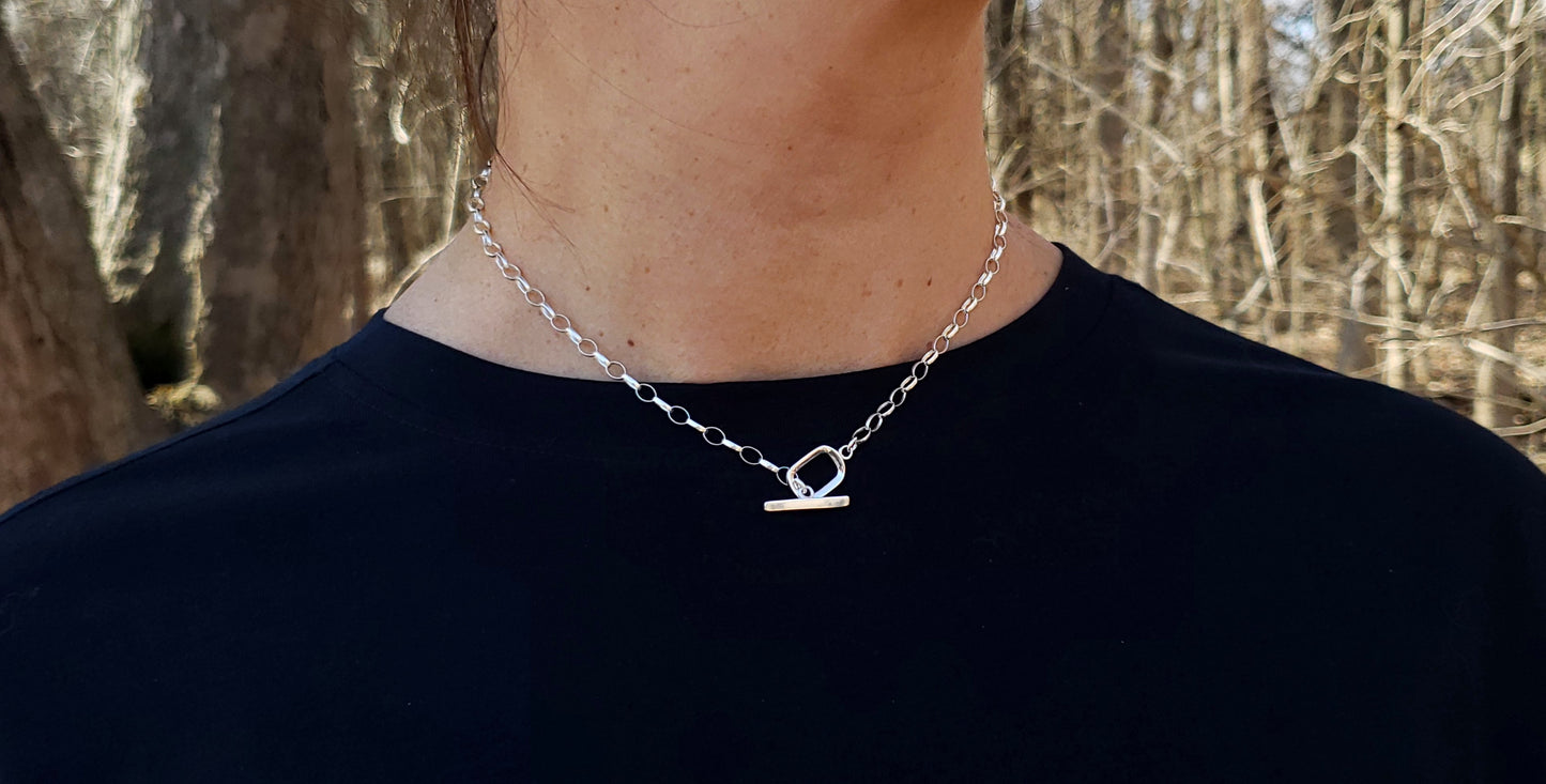 Toggle necklace with rolo chain