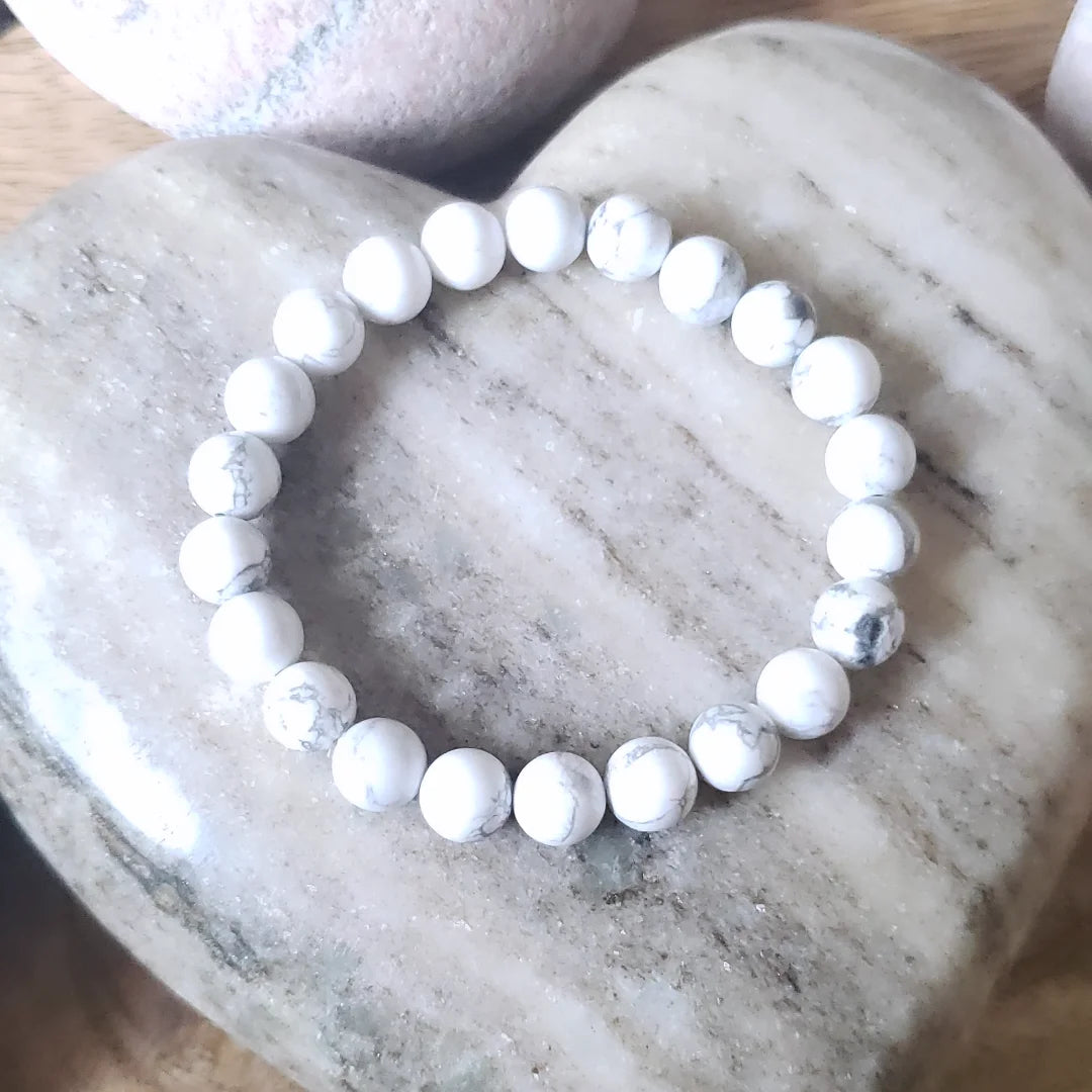 White howlite beaded bracelet